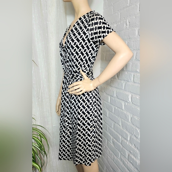 DVF | Vintage Silk Jersey Wrap Dress | Chain Link Print | Size 6 (Fits 4) - Picture 3 of 13